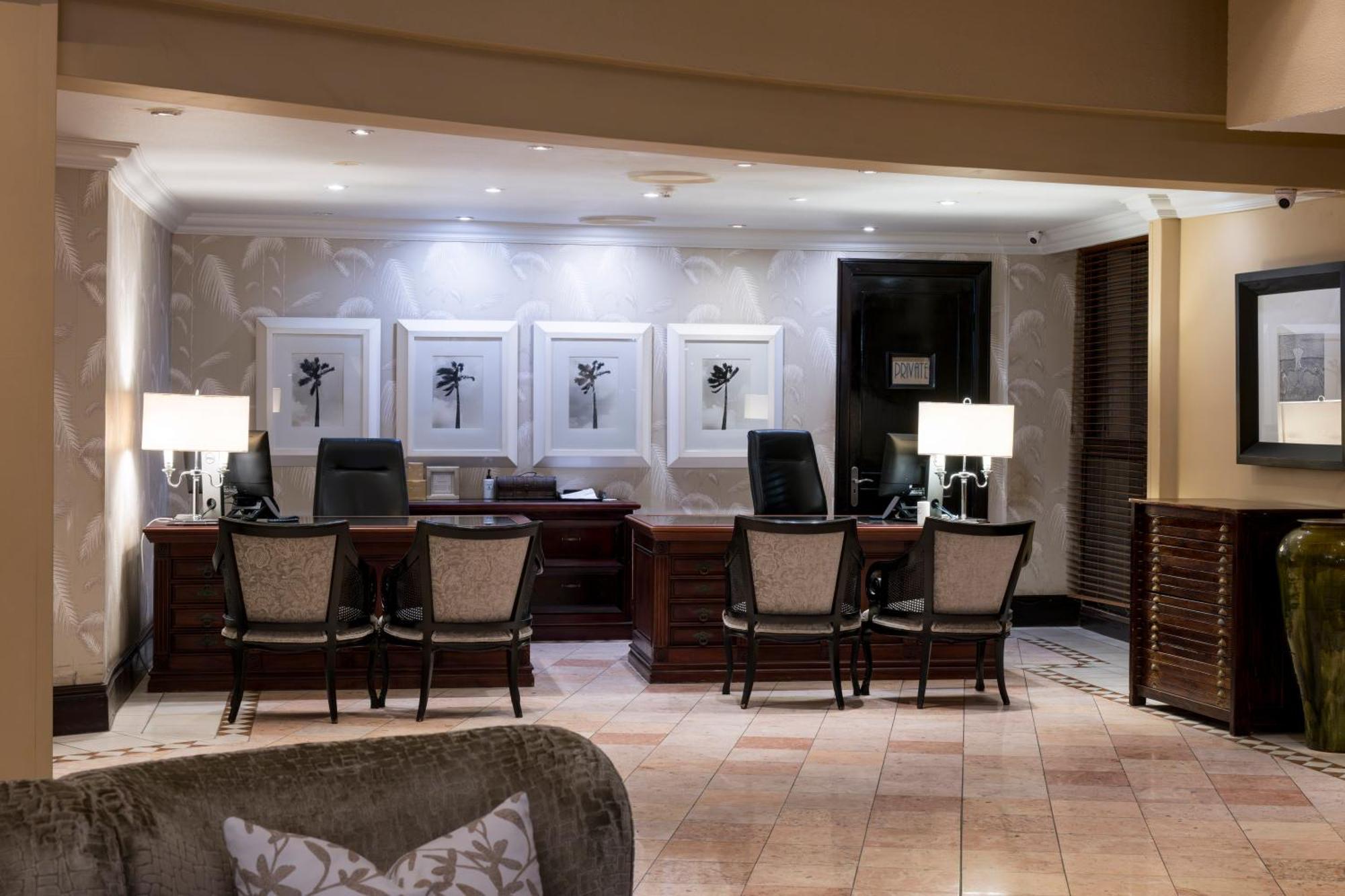 Beverly Hills Durban Dış mekan fotoğraf Concierge desk at the Four Seasons Hotel, Washington, D.C.